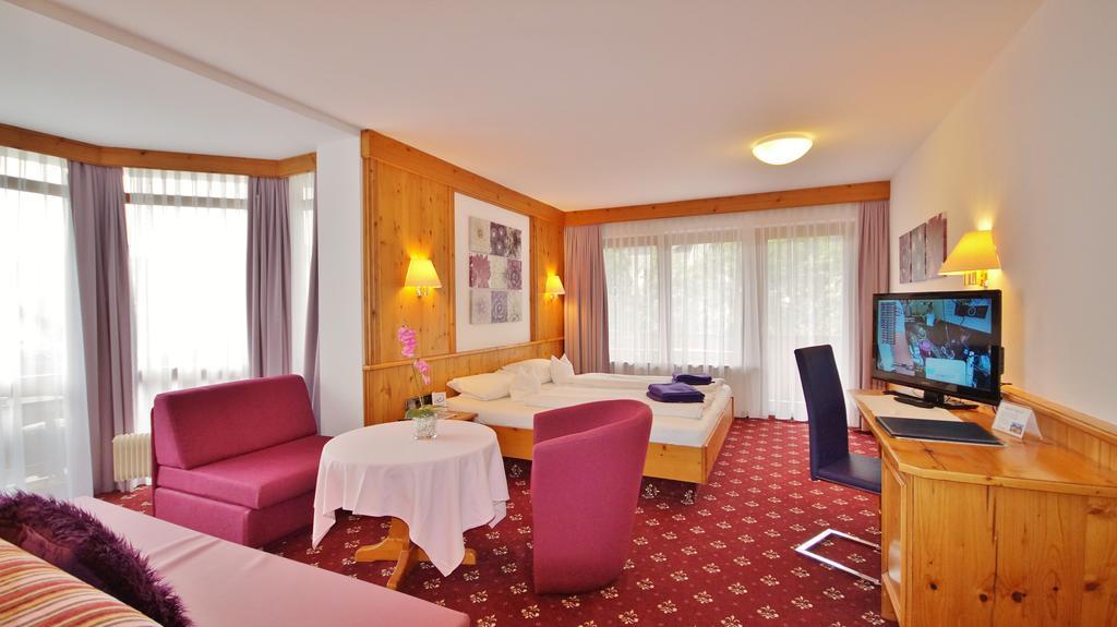 Hotel Schwarzenbergs Traube Glottertal Rum bild