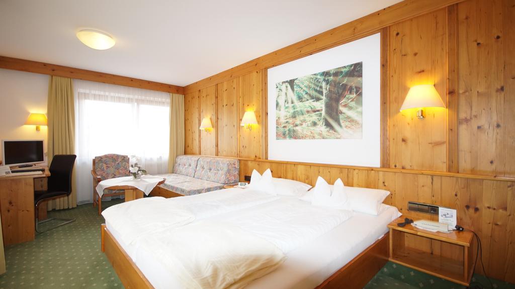 Hotel Schwarzenbergs Traube Glottertal Exteriör bild