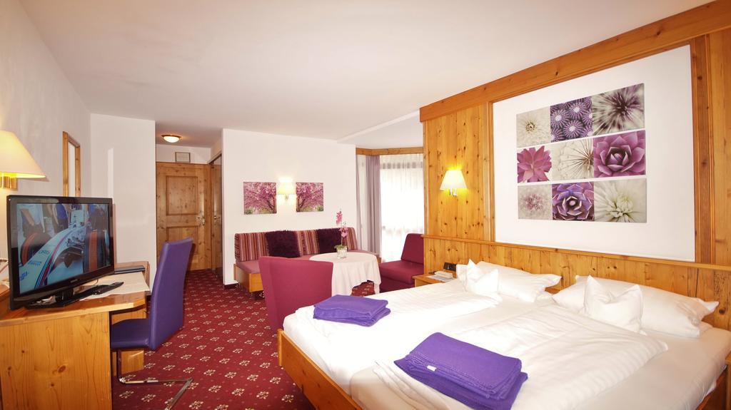 Hotel Schwarzenbergs Traube Glottertal Exteriör bild