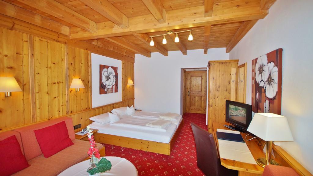 Hotel Schwarzenbergs Traube Glottertal Exteriör bild