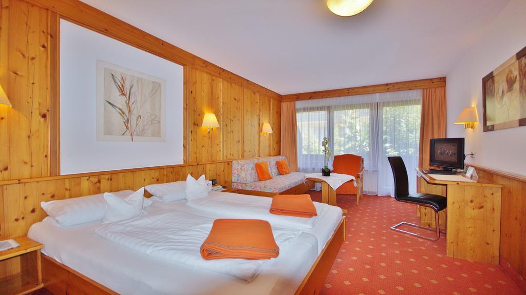Hotel Schwarzenbergs Traube Glottertal Exteriör bild