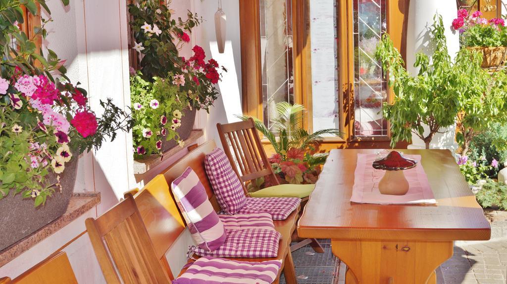 Hotel Schwarzenbergs Traube Glottertal Exteriör bild