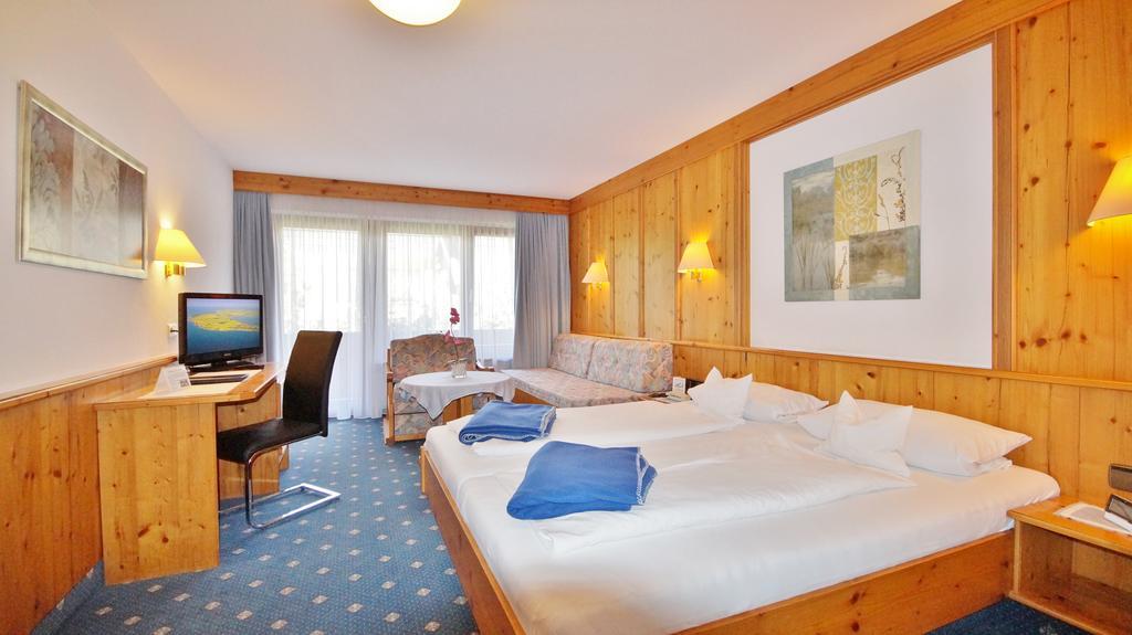 Hotel Schwarzenbergs Traube Glottertal Exteriör bild