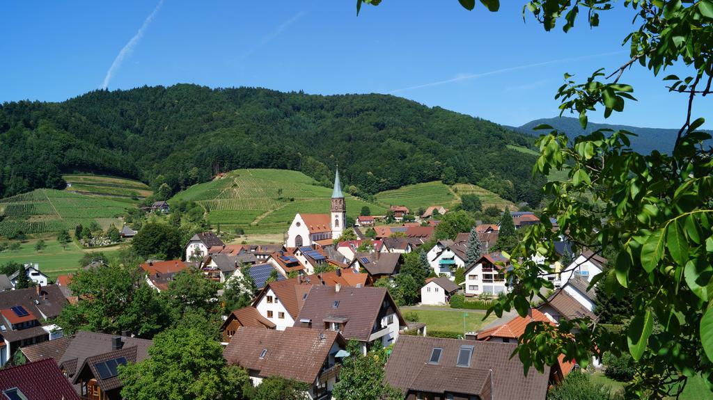 Hotel Schwarzenbergs Traube Glottertal Exteriör bild