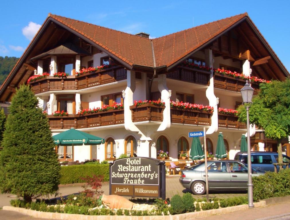 Hotel Schwarzenbergs Traube Glottertal Exteriör bild