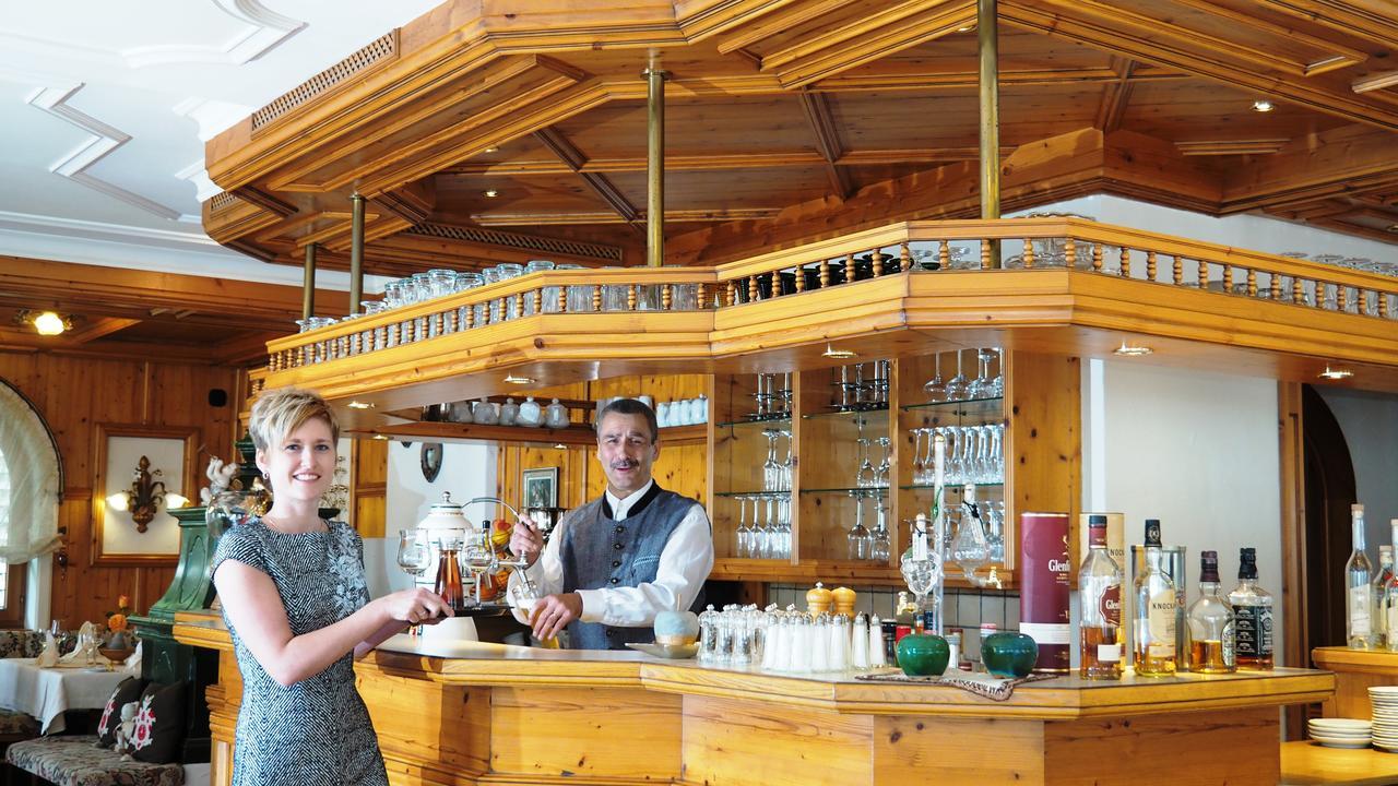 Hotel Schwarzenbergs Traube Glottertal Exteriör bild