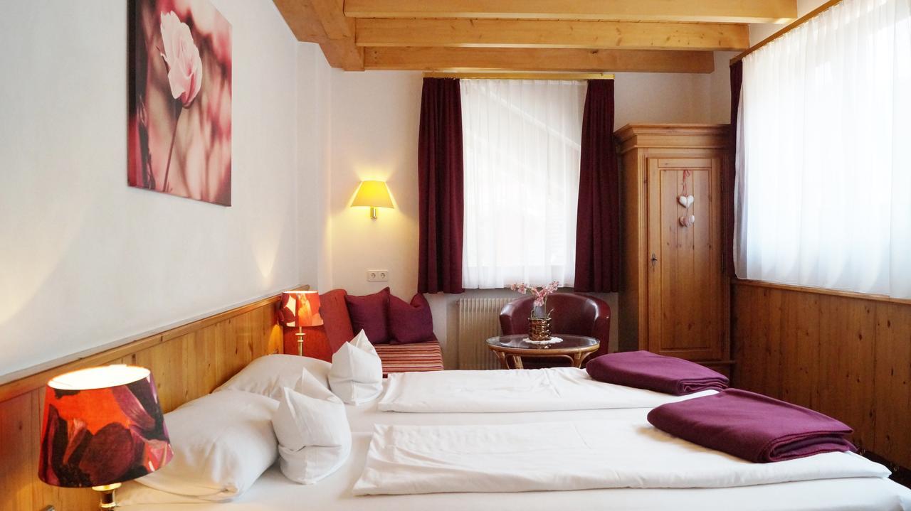 Hotel Schwarzenbergs Traube Glottertal Exteriör bild