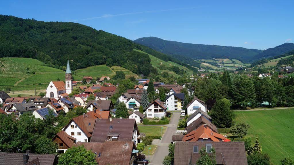 Hotel Schwarzenbergs Traube Glottertal Exteriör bild