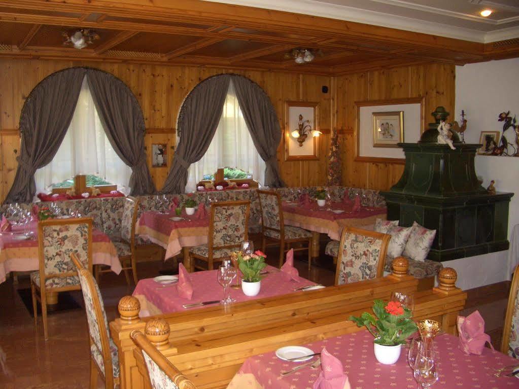 Hotel Schwarzenbergs Traube Glottertal Exteriör bild
